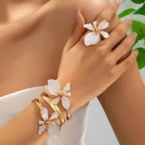 Gold_Stainless_Steel_Floral_Open_Arm_Cuff_For_Women