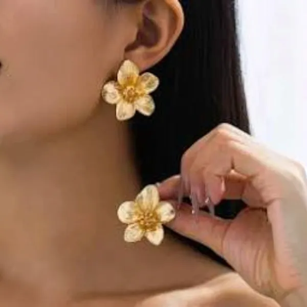 Gold_Stainless_Steel_Daisy_Floral_Stud_Earrings_For_Women_Pack_Of_2