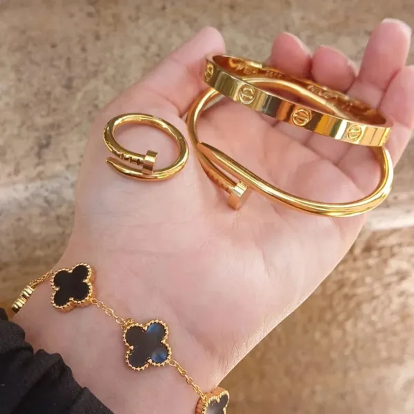 Gold_And_Black_Stainless_Steel_Clover_Charm_Bracelet_Set_For_Women