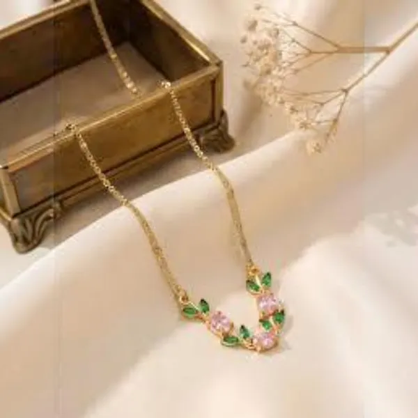 Gold_Stainless_Steel_Floral_Pendant_Necklace_For_Women