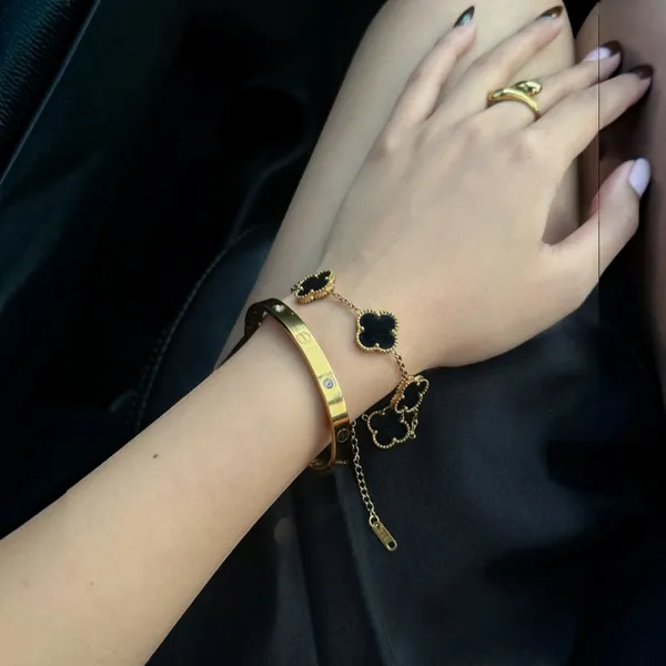 Gold_And_Black_Stainless_Steel_Clover_Charm_Bracelet_Set_For_Women
