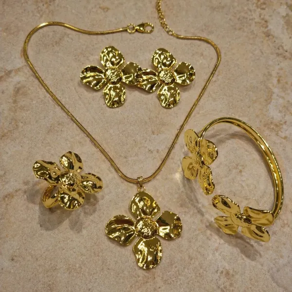 Gold_Tone_Flower_Pendant_Necklace_And_Earrings_Set_For_Women