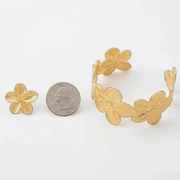 Gold_Stainless_Steel_Floral_Bracelet_And_Stud_Earrings_Set_For_Women