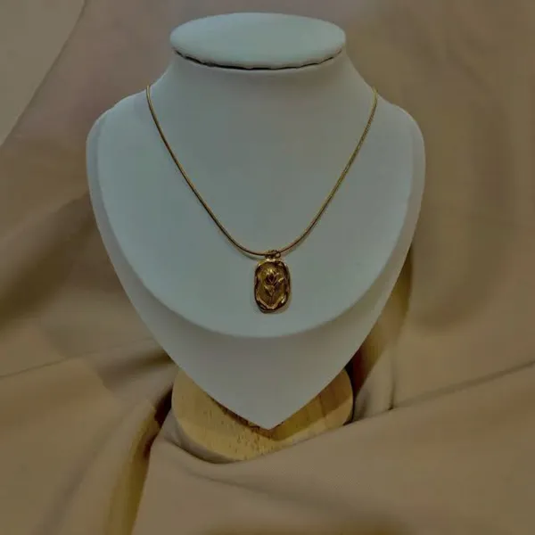 Gold_Tone_Tulip_Coin_Pendant_Necklace_For_Women