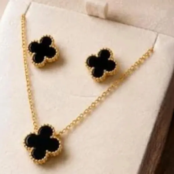 Gold_Stainless_Steel_Clover_Necklace_And_Earrings_Set_For_Women