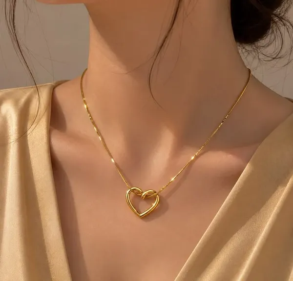 Gold_Stainless_Steel_Heart_Pendant_Chain_Necklace_For_Women