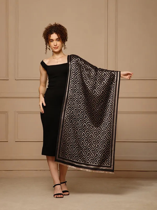 Black_Cashmere_Geometric_Stole_for_Women