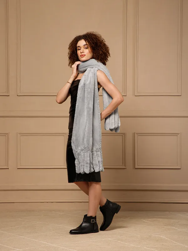 Grey_Textured_Wrap_Scarf_for_Women