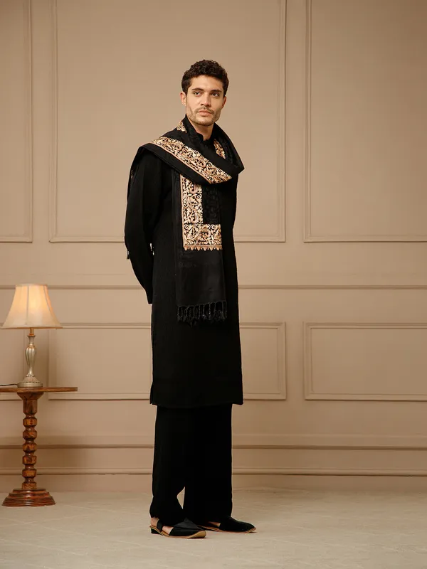 Black_Embroidered_Kurta_Set_for_Men