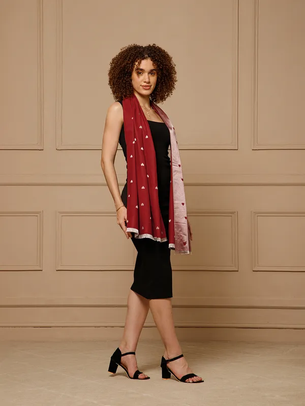 Black_Bodycon_Midi_Dress_With_Red_Printed_Stole_for_Women