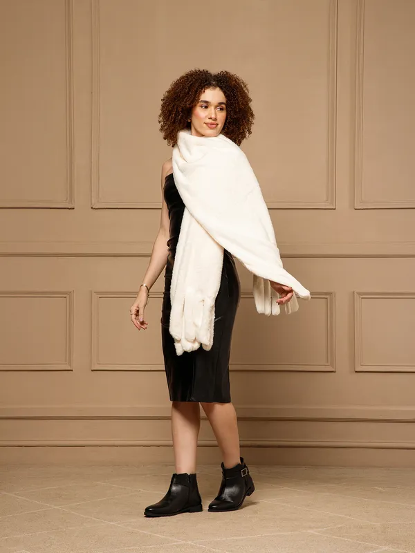 White_Plush_Winter_Scarf_for_Women