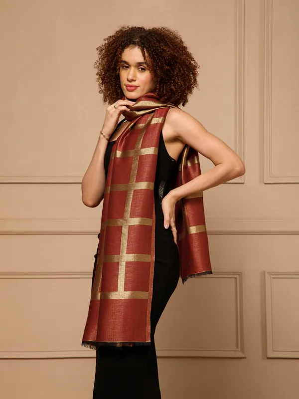 Red_Checked_Stole_for_Women