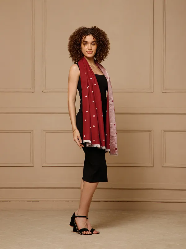 Black_Bodycon_Midi_Dress_With_Red_Printed_Stole_for_Women