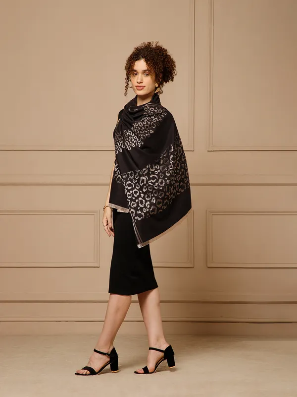 Black_Animal_Print_Wrap_Stole_for_Women