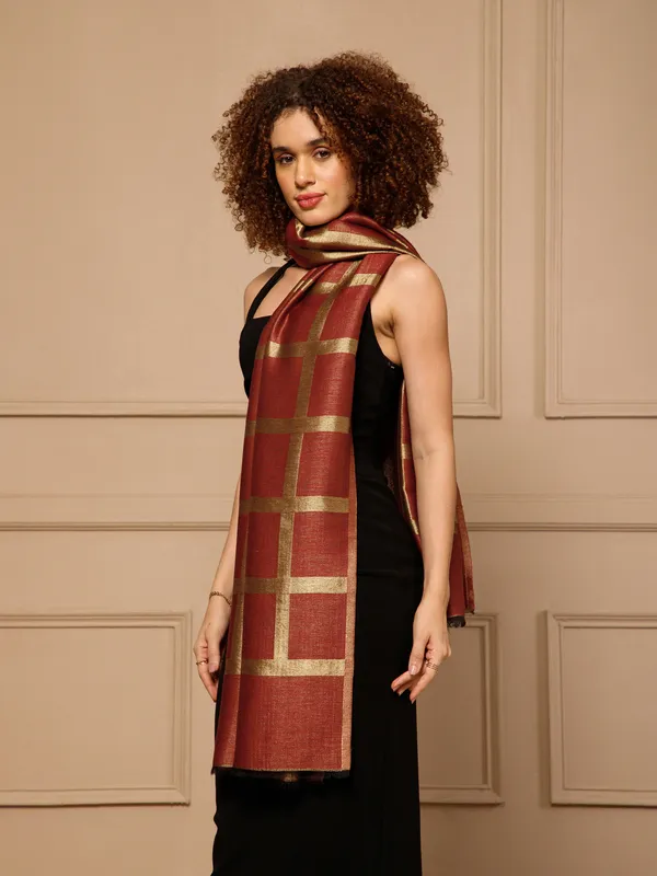 Red_Checked_Stole_for_Women