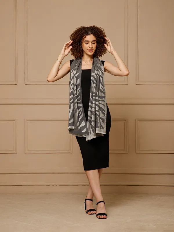 Grey_Abstract_Print_Scarf_for_Women