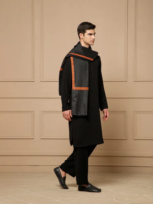 Black_Embroidered_Kurta_Pajama_Set_for_Men