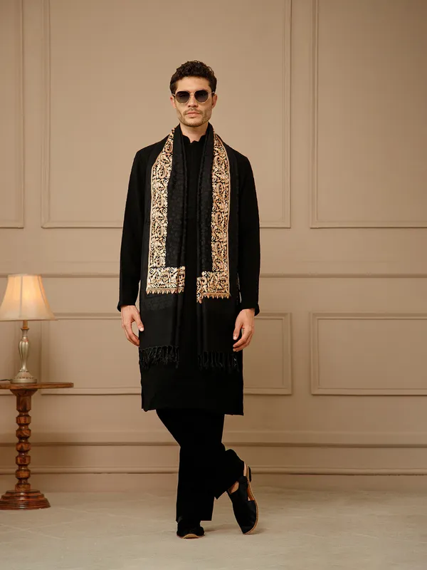 Black_Embroidered_Kurta_Set_for_Men