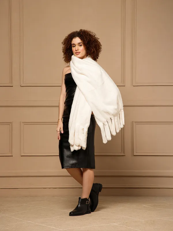 White_Plush_Winter_Scarf_for_Women