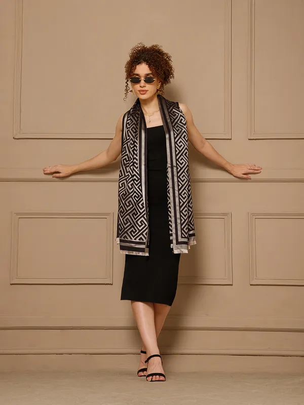 Black_Cashmere_Geometric_Stole_for_Women