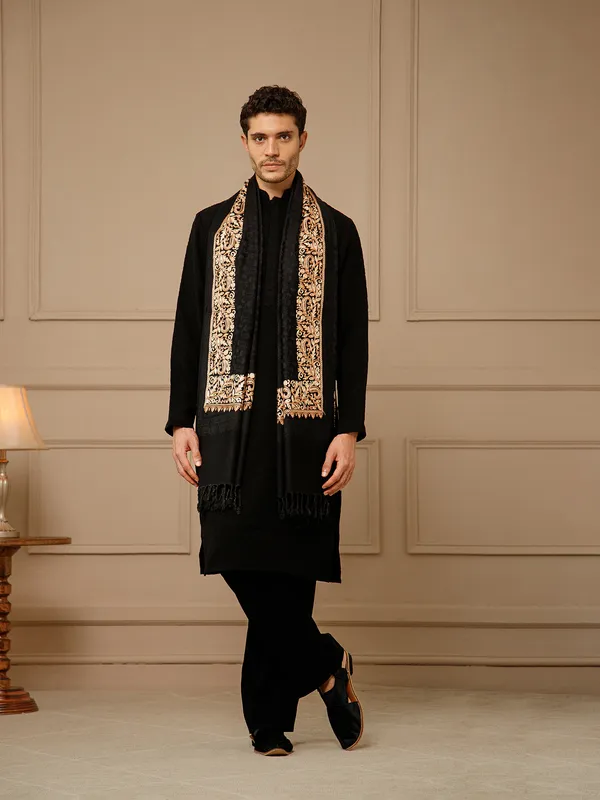 Black_Embroidered_Kurta_Set_for_Men