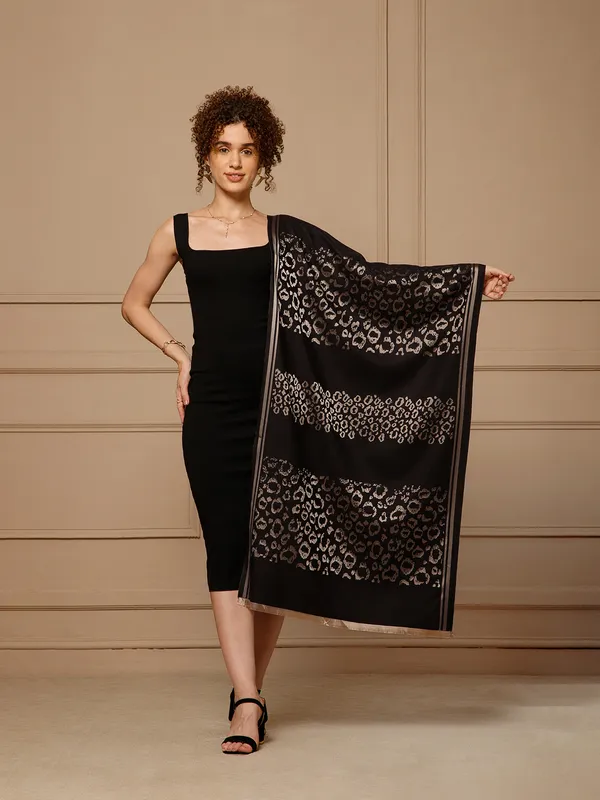 Black_Animal_Print_Wrap_Stole_for_Women