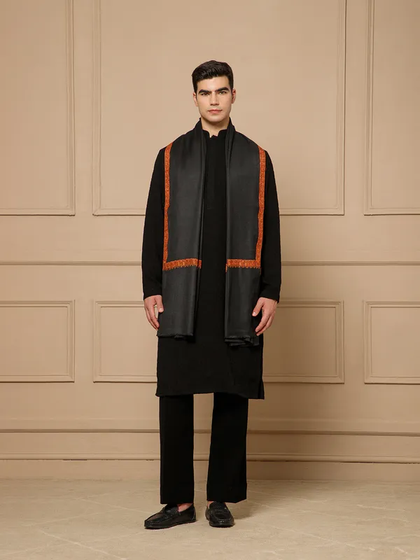 Black_Embroidered_Kurta_Pajama_Set_for_Men