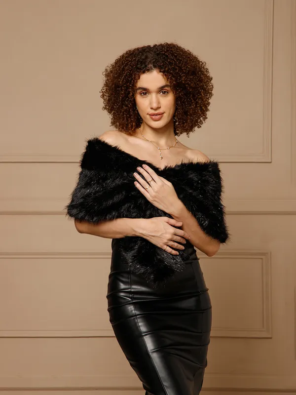 Black_Faux_Fur_Wrap_For_Women
