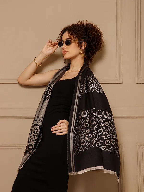 Black_Animal_Print_Wrap_Stole_for_Women
