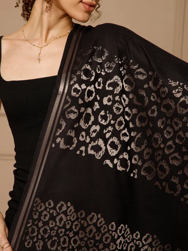 Black_Animal_Print_Wrap_Stole_for_Women
