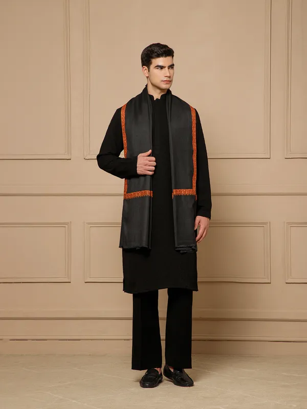 Black_Embroidered_Kurta_Pajama_Set_for_Men