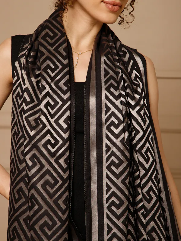 Black_Cashmere_Geometric_Stole_for_Women