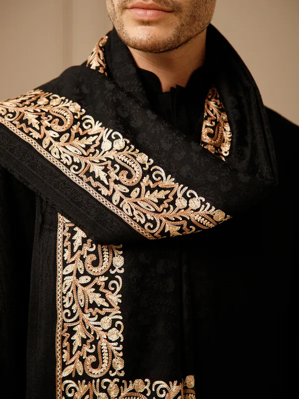 Black_Embroidered_Kurta_Set_for_Men