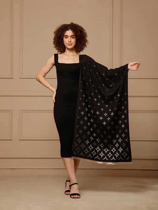 Black_Embroidered_Bodycon_Dress_With_Dupatta_for_Women