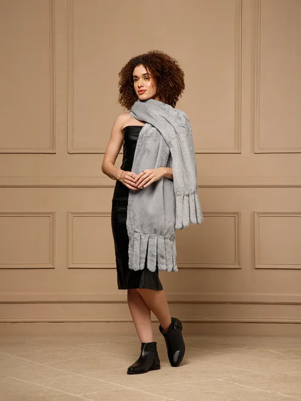 Grey_Textured_Wrap_Scarf_for_Women