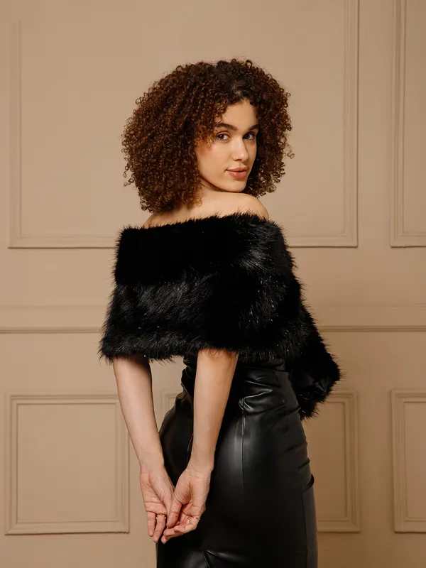 Black_Faux_Fur_Wrap_For_Women