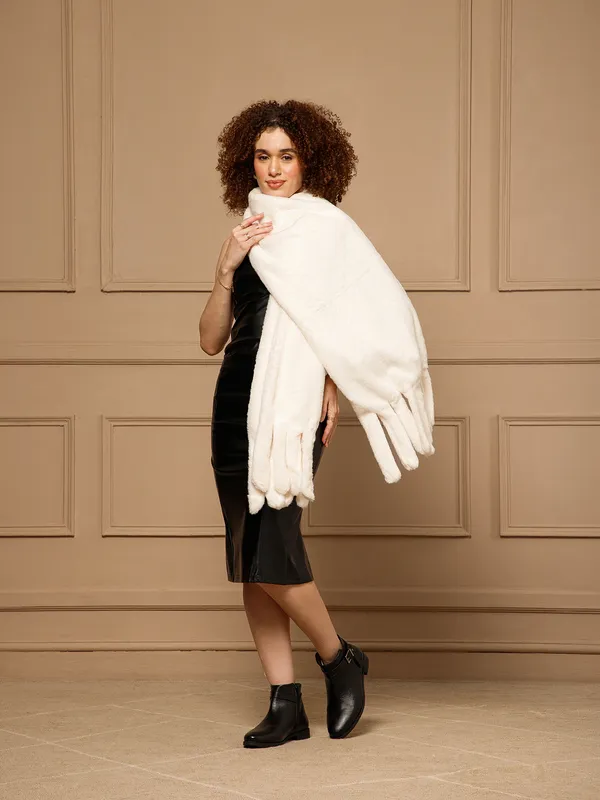 White_Plush_Winter_Scarf_for_Women