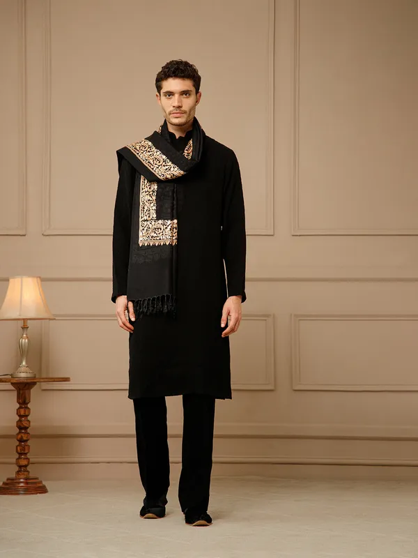 Black_Embroidered_Kurta_Set_for_Men