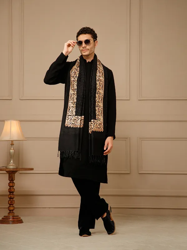 Black_Embroidered_Kurta_Set_for_Men