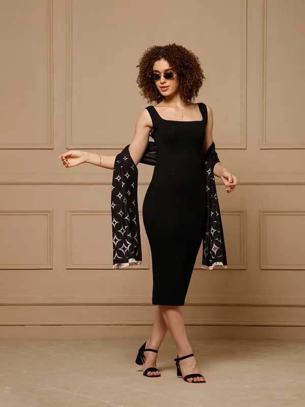 Black_Embroidered_Bodycon_Dress_With_Dupatta_for_Women
