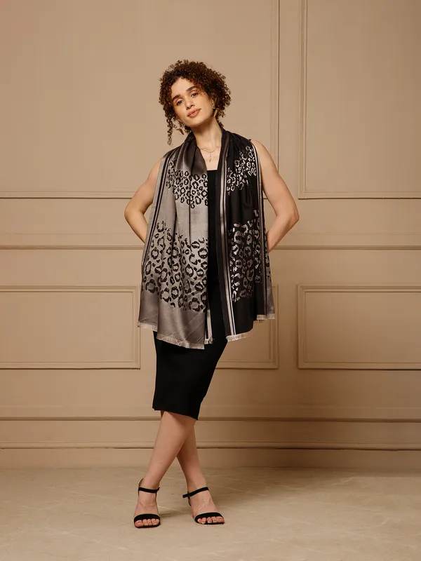 Black_Animal_Print_Wrap_Stole_for_Women