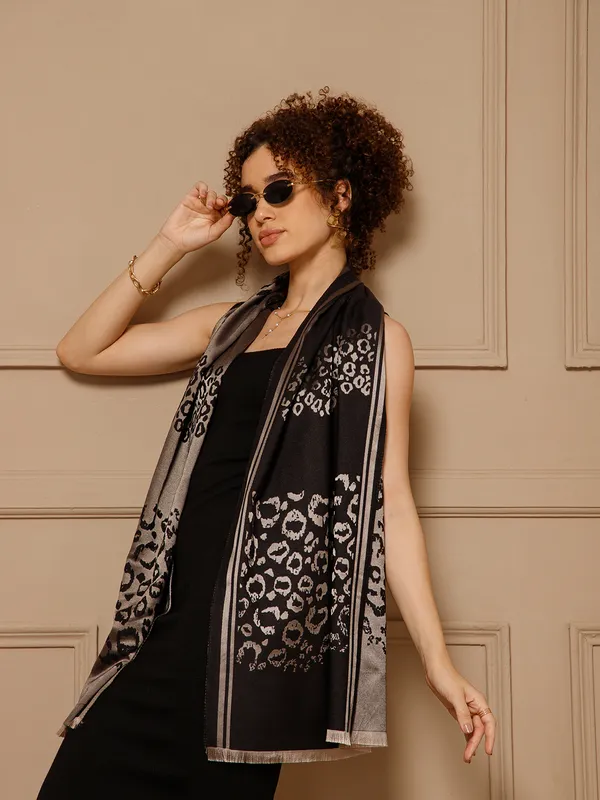Black_Animal_Print_Wrap_Stole_for_Women