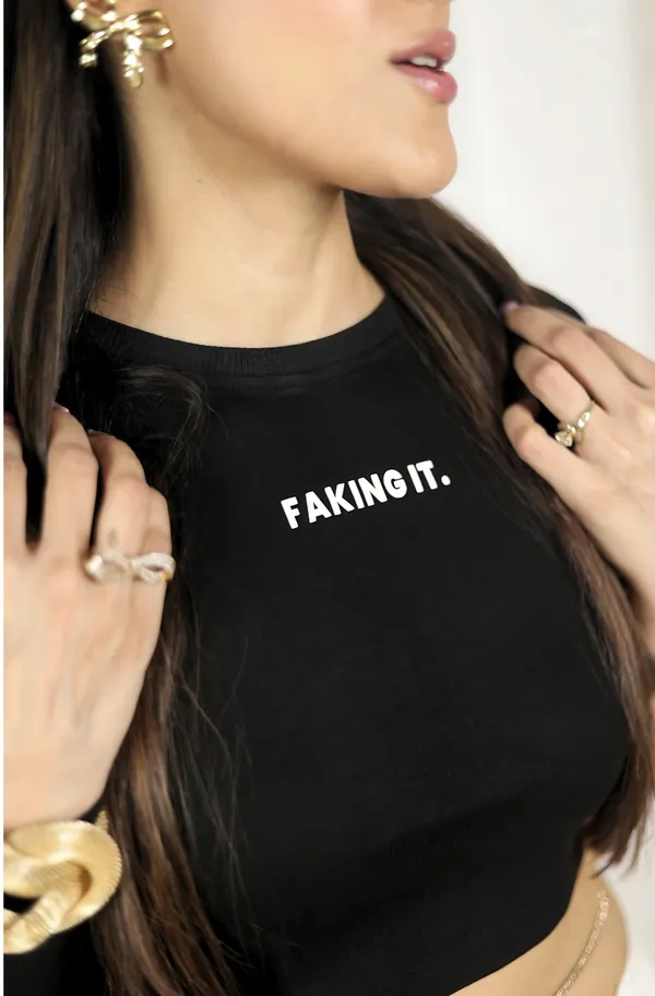 Black_Cotton_Cropped_Fit_Crop_Top_For_Women