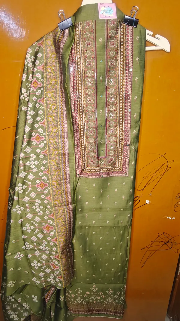 Green_Printed_Ethnic_Suit_Set_for_Women