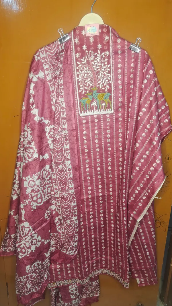 Maroon_Printed_Embroidered_Kurta_Set_for_Women