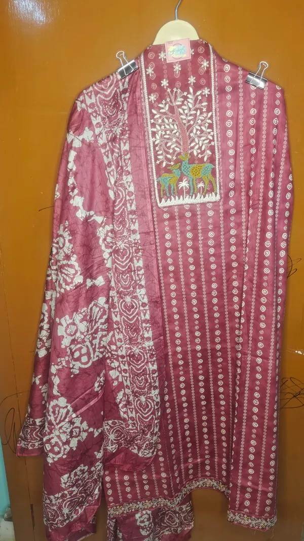 Maroon_Printed_Embroidered_Kurta_Set_for_Women