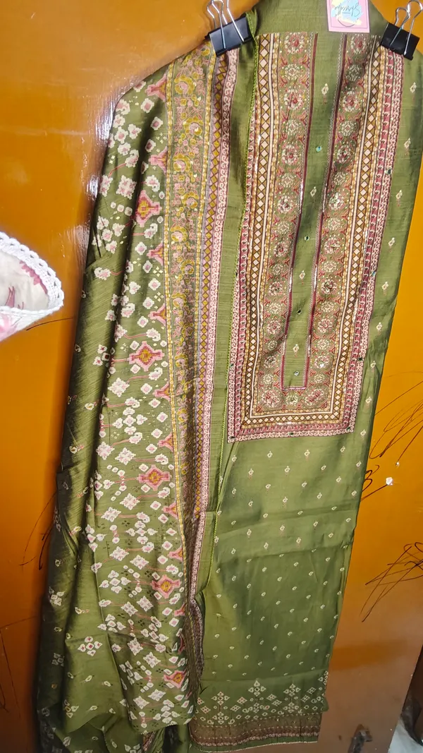 Green_Printed_Ethnic_Suit_Set_for_Women