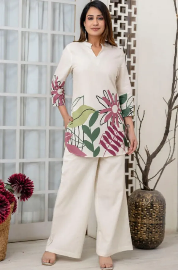 The_Kurta_Features_A_Stylish_V_Notch_Neckline_Three_Quarter_Sleeves_And_A