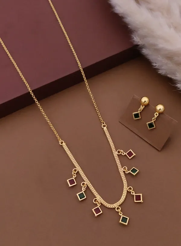Gold_Brass_Geometric_Necklace_And_Earrings_Set_For_Women