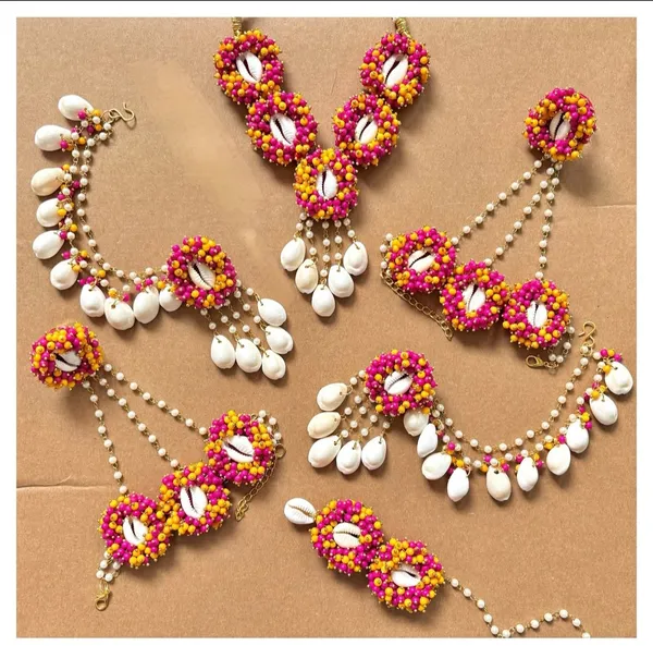 Multicolour_Beaded_Cowrie_Shell_Jewellery_Set_for_Women